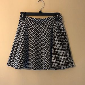 Joe Benbasset Black and White Patterned Skirt